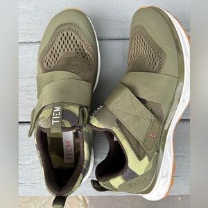 TIEM spin shoes with cleats